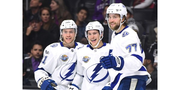 Tampa Bay Lightning träffar fältet för att ställa in en post